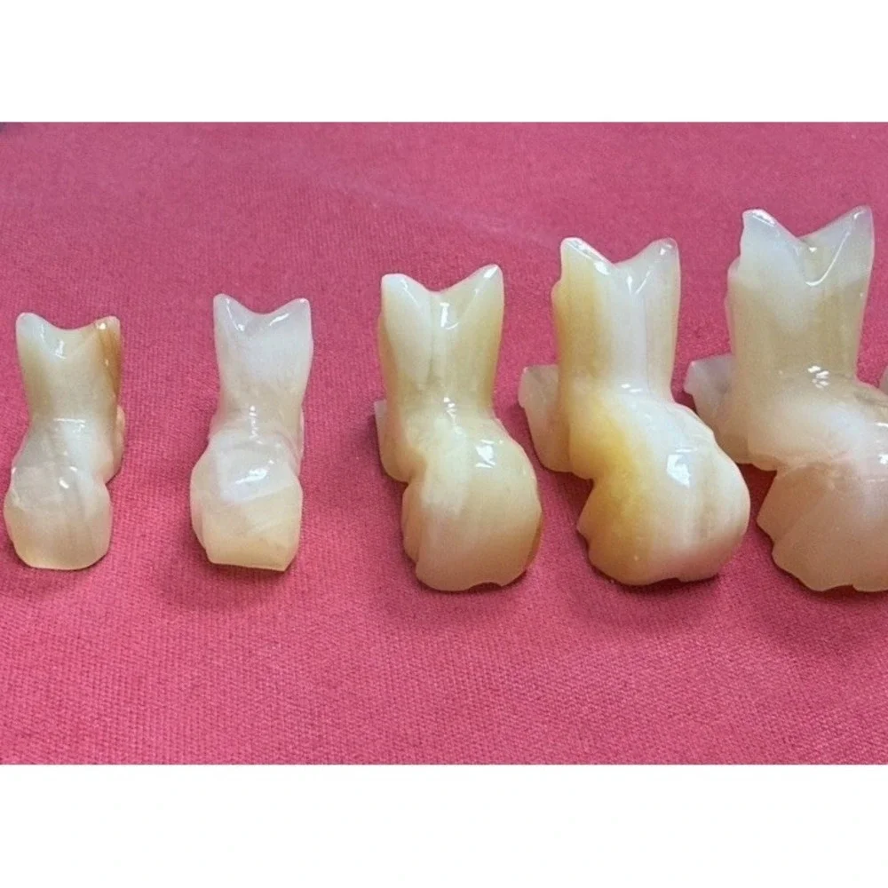Vintage White Carved Cat Onyx 2